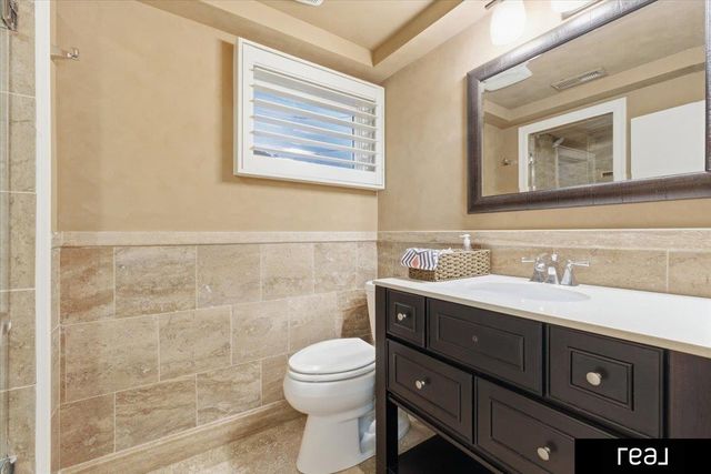 805 Ridgewood Avenue, Omaha, NE 68114