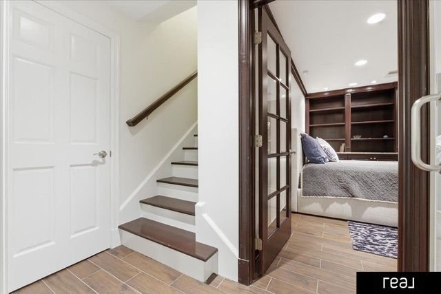 805 Ridgewood Avenue, Omaha, NE 68114