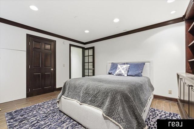 805 Ridgewood Avenue, Omaha, NE 68114