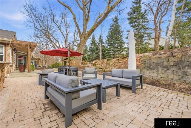 805 Ridgewood Avenue, Omaha, NE 68114