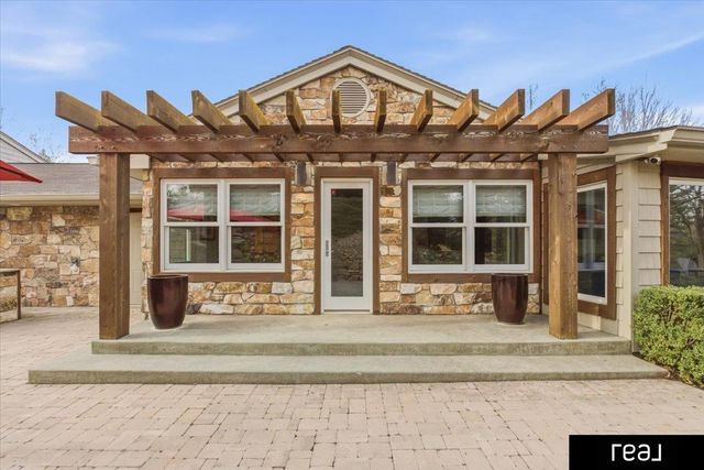 805 Ridgewood Avenue, Omaha, NE 68114