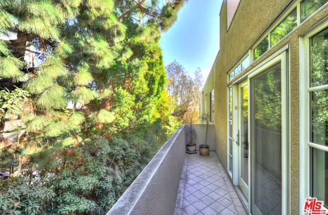 2222 BEACHWOOD Drive 302, Los Angeles, CA 90068