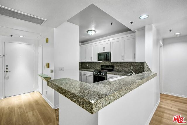 2222 BEACHWOOD Drive 302, Los Angeles, CA 90068