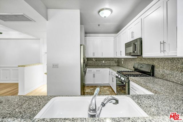 2222 BEACHWOOD Drive 302, Los Angeles, CA 90068