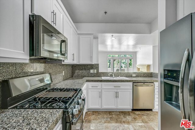 2222 BEACHWOOD Drive 302, Los Angeles, CA 90068