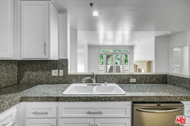 2222 BEACHWOOD Drive 302, Los Angeles, CA 90068