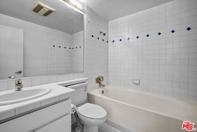 2222 BEACHWOOD Drive 302, Los Angeles, CA 90068