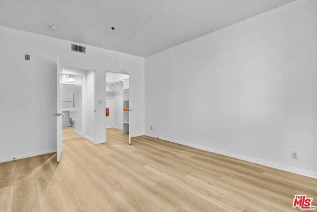 2222 BEACHWOOD Drive 302, Los Angeles, CA 90068