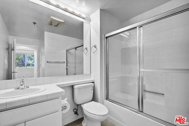 2222 BEACHWOOD Drive 302, Los Angeles, CA 90068