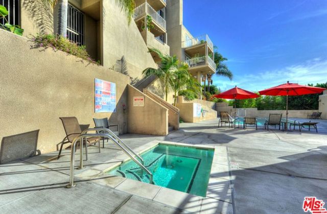 2222 BEACHWOOD Drive 302, Los Angeles, CA 90068