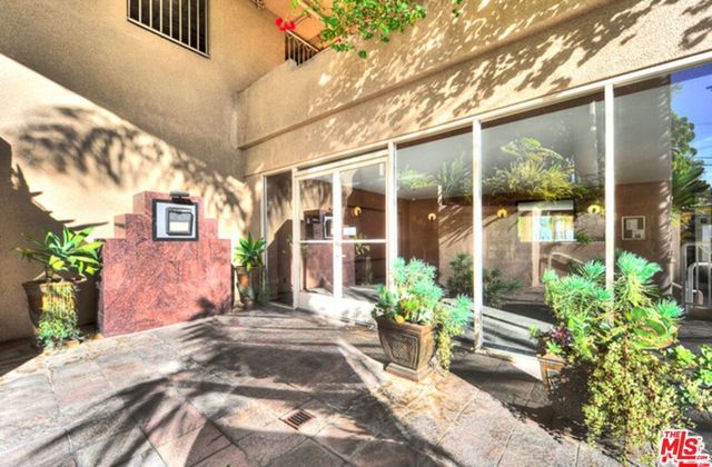 2222 BEACHWOOD Drive 302, Los Angeles, CA 90068