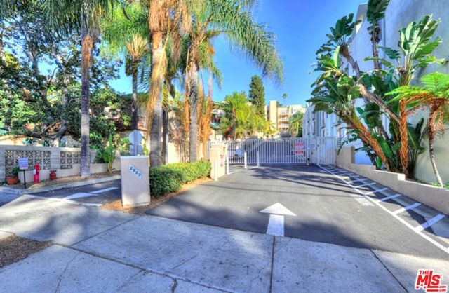 2222 BEACHWOOD Drive 302, Los Angeles, CA 90068