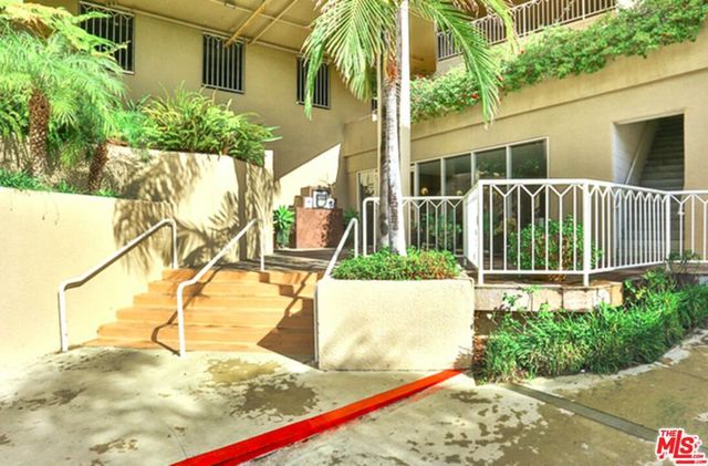 2222 BEACHWOOD Drive 302, Los Angeles, CA 90068