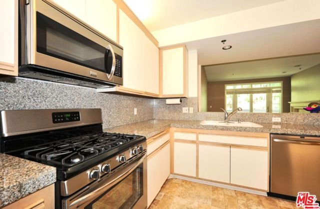 2222 BEACHWOOD Drive 302, Los Angeles, CA 90068
