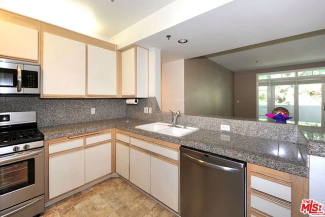 2222 BEACHWOOD Drive 302, Los Angeles, CA 90068