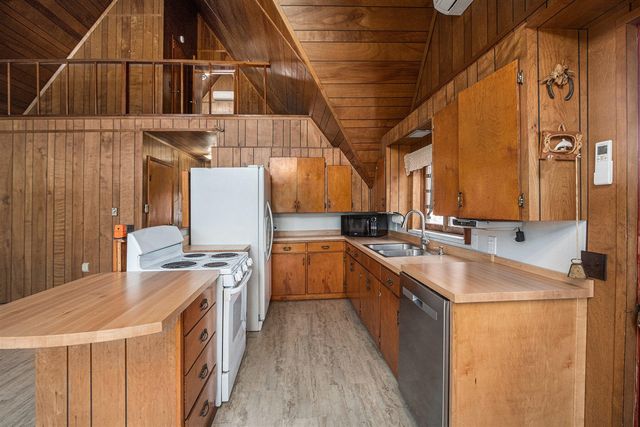 45601 Peninsula Drive, Grand Junction, MI 49056