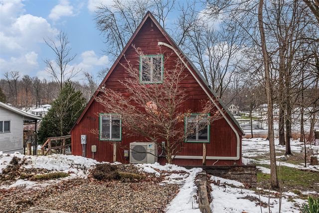 45601 Peninsula Drive, Grand Junction, MI 49056