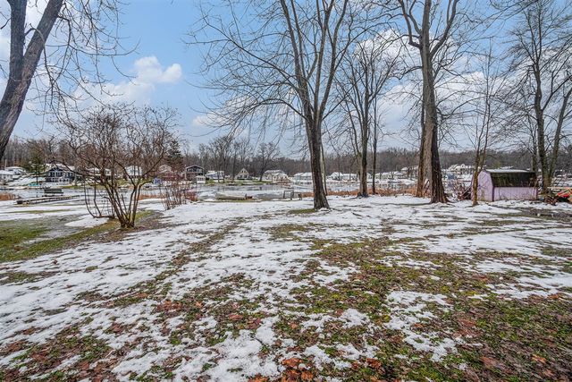 45601 Peninsula Drive, Grand Junction, MI 49056