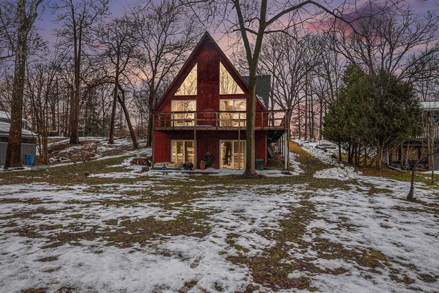 45601 Peninsula Drive, Grand Junction, MI 49056