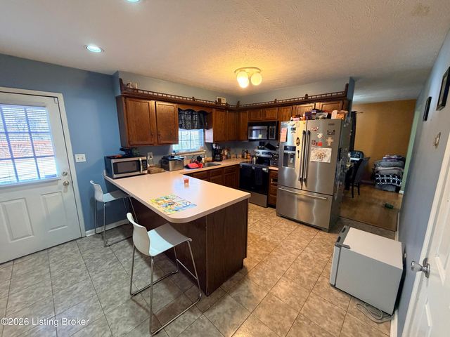 5911 Midnight Ln, Louisville, KY 40229