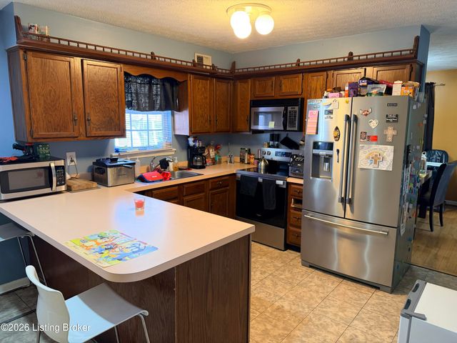 5911 Midnight Ln, Louisville, KY 40229