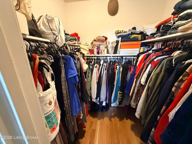 5911 Midnight Ln, Louisville, KY 40229