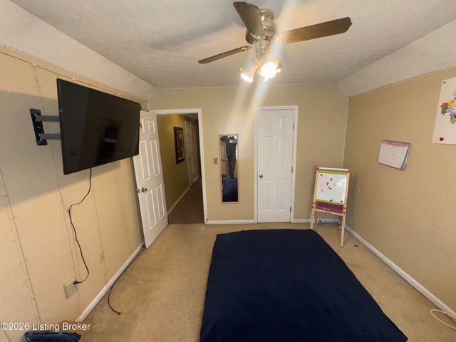 5911 Midnight Ln, Louisville, KY 40229