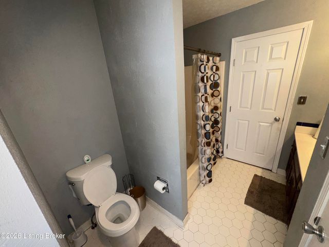 5911 Midnight Ln, Louisville, KY 40229