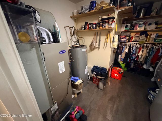 5911 Midnight Ln, Louisville, KY 40229