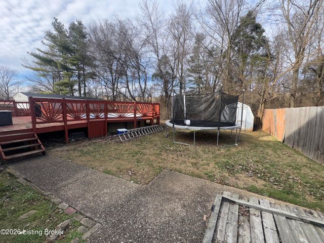 5911 Midnight Ln, Louisville, KY 40229