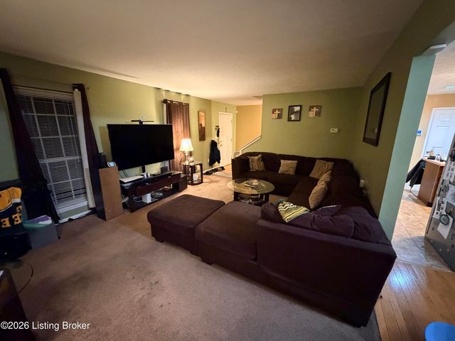 5911 Midnight Ln, Louisville, KY 40229