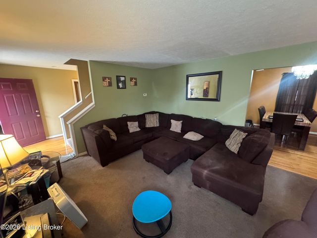 5911 Midnight Ln, Louisville, KY 40229