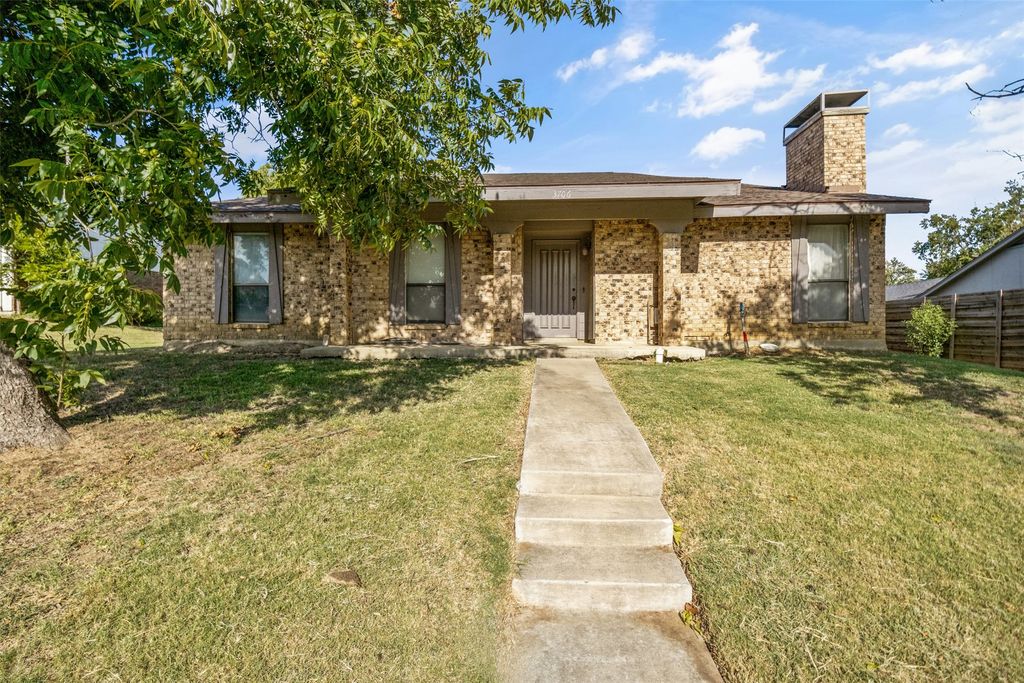 3706 Standridge Drive, Carrollton, TX 75007