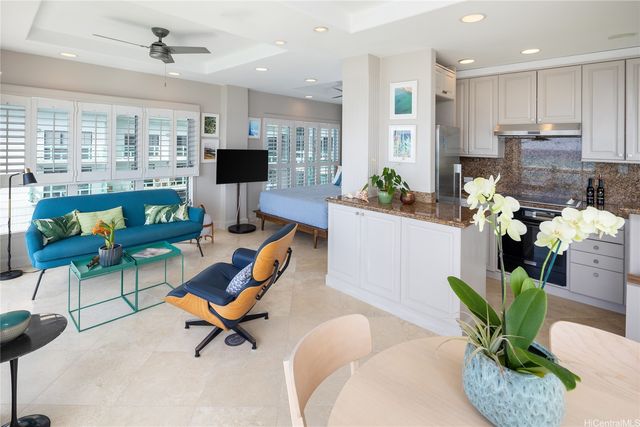 2957 Kalakaua Avenue 518, Honolulu, HI 96815