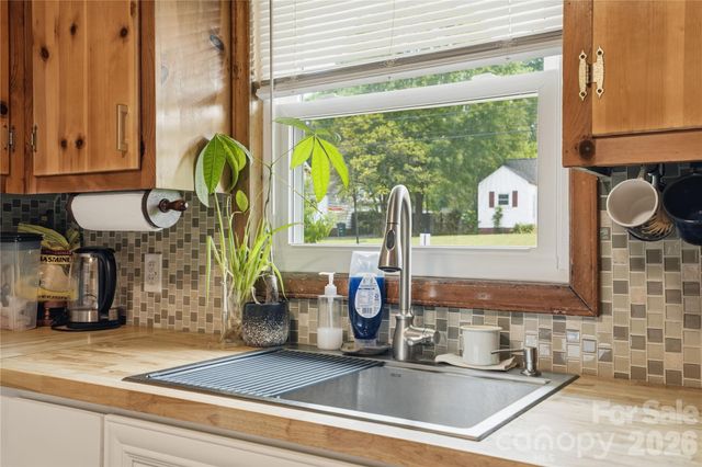 605 W 19th Avenue, Gastonia, NC 28052