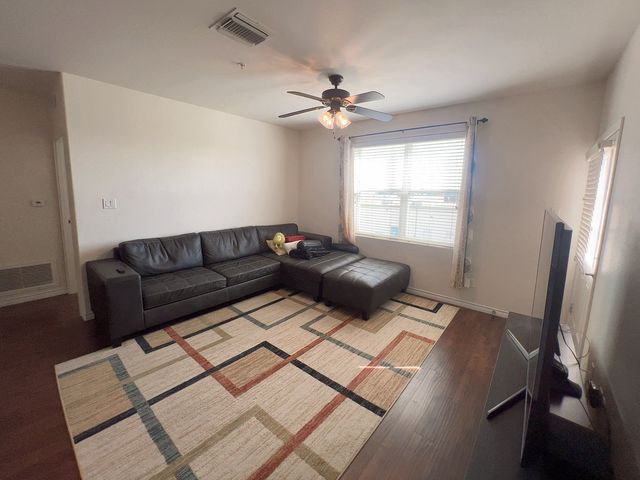 1100 W Trinity Mills Road 3015, Carrollton, TX 75006