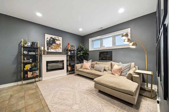 4042 N WESTERN Avenue 1N, Chicago, IL 60618