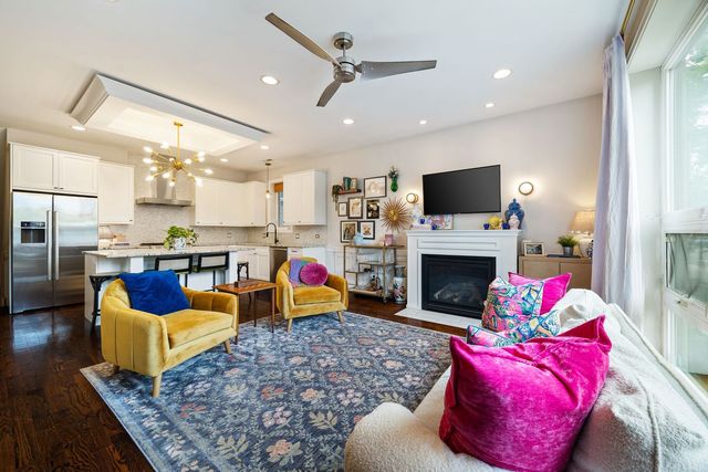 4042 N WESTERN Avenue 1N, Chicago, IL 60618