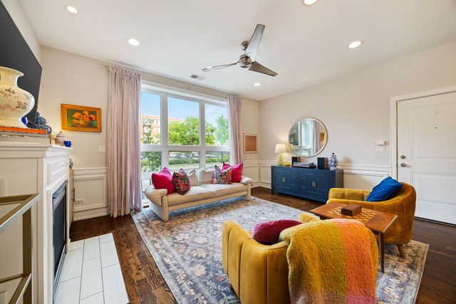 4042 N WESTERN Avenue 1N, Chicago, IL 60618