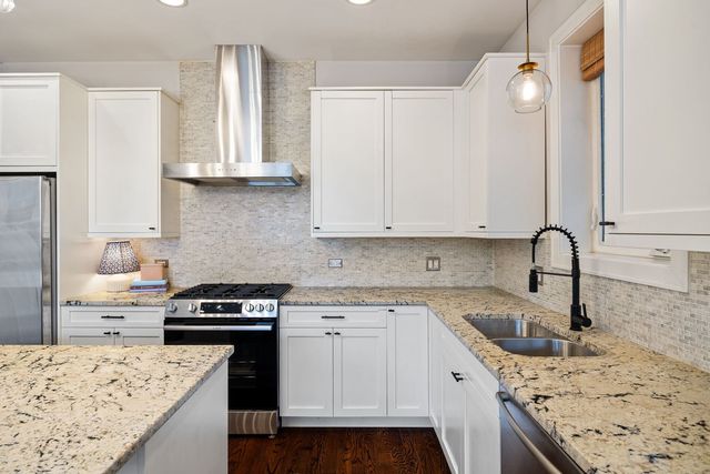 4042 N WESTERN Avenue 1N, Chicago, IL 60618