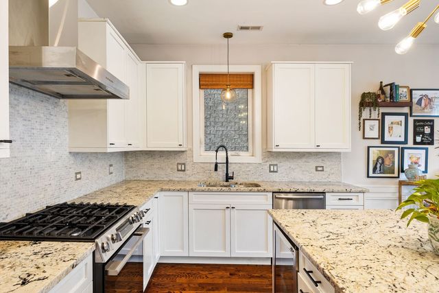 4042 N WESTERN Avenue 1N, Chicago, IL 60618