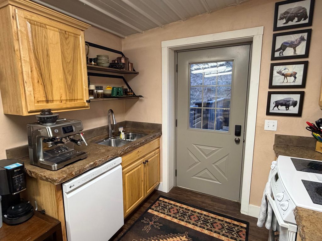 1030 N Carrington Avenue, Buffalo, WY 82834 photo 9