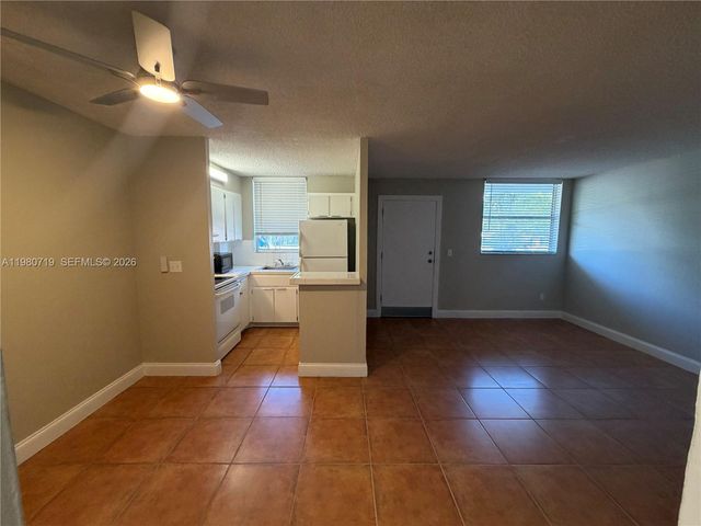 1801 S Treasure Dr 202, North Bay Village, FL 33141