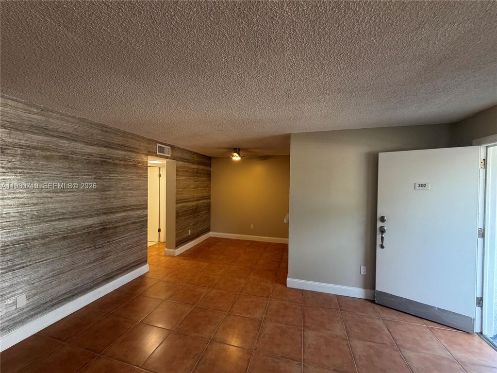 1801 S Treasure Dr 202, North Bay Village, FL 33141