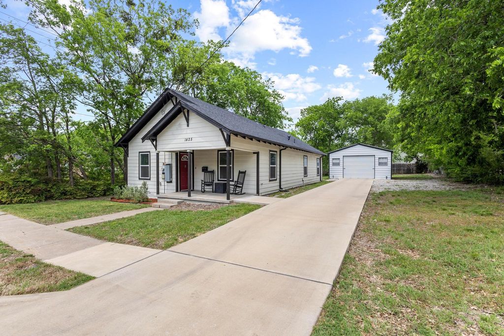 1425 E Cherry Street, Sherman, TX 75090