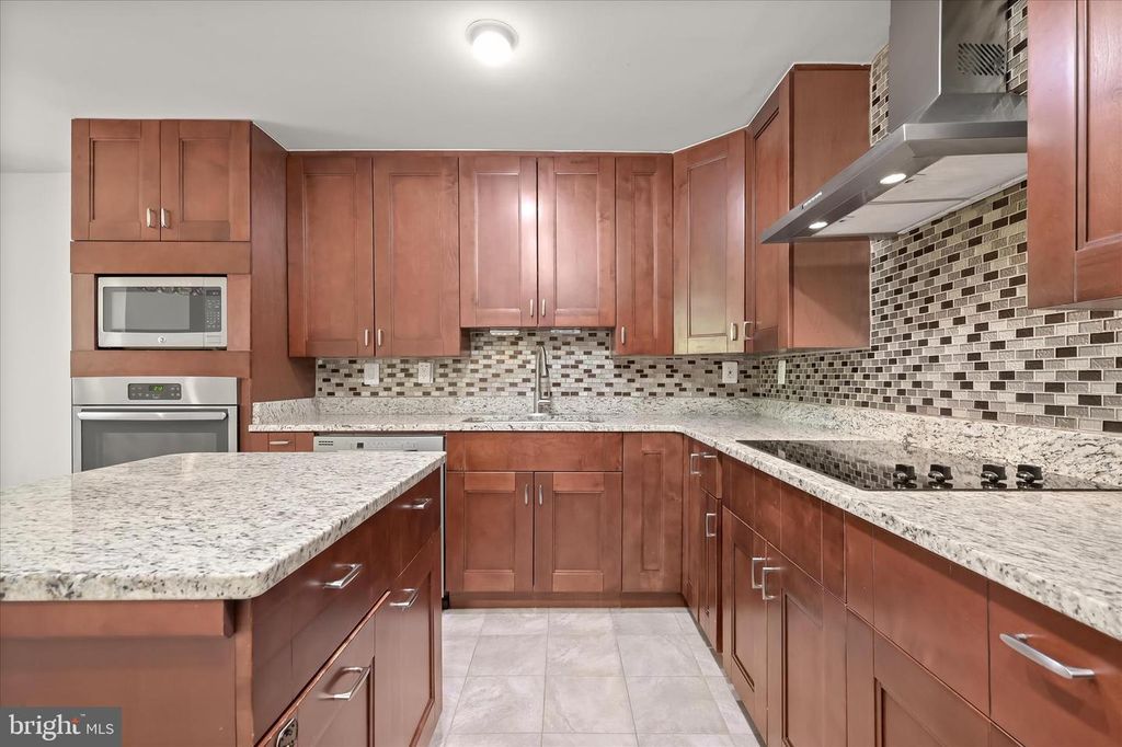 Image 10 of property listing at 9015 MOVING WATER LN, Columbia, MD 21046