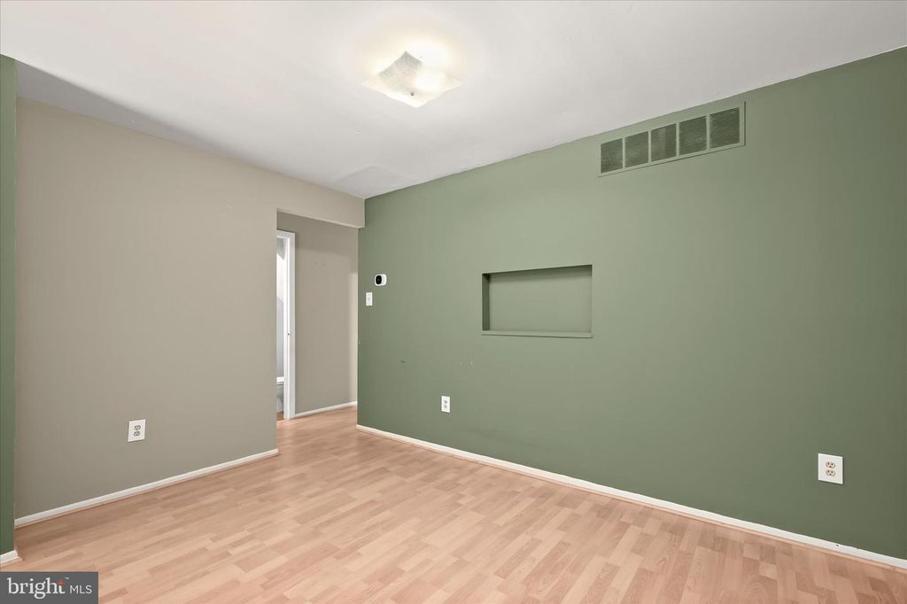 Image 16 of property listing at 9015 MOVING WATER LN, Columbia, MD 21046
