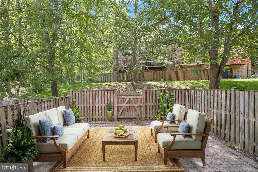 Image 3 of property listing at 9015 MOVING WATER LN, Columbia, MD 21046