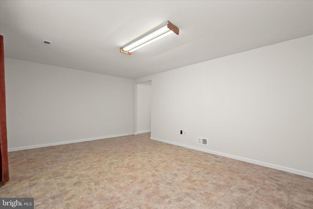 Image 38 of property listing at 9015 MOVING WATER LN, Columbia, MD 21046