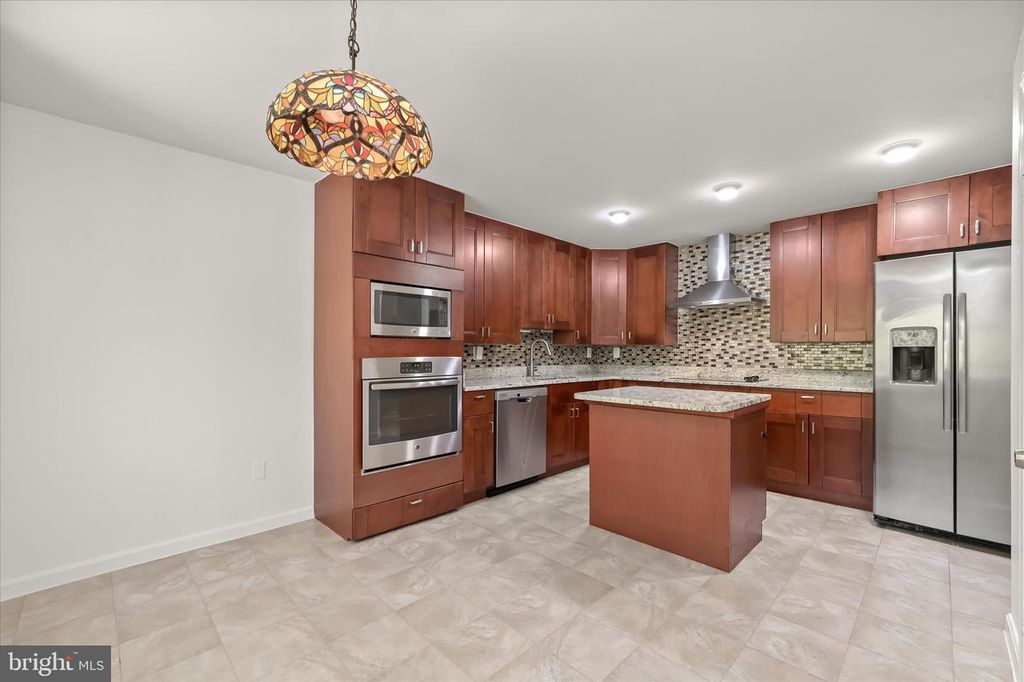 Image 4 of property listing at 9015 MOVING WATER LN, Columbia, MD 21046